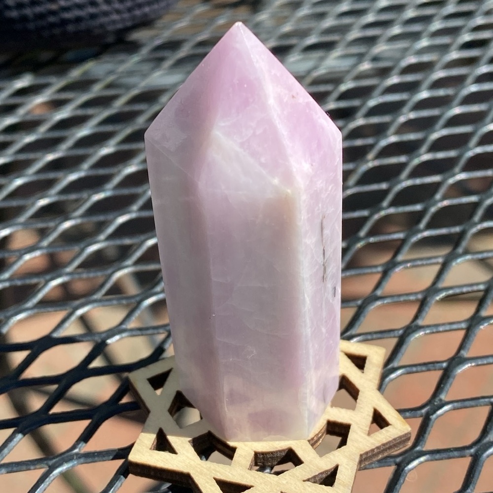 Kunzite Hexagonal Tower - Picture 5 of 8
